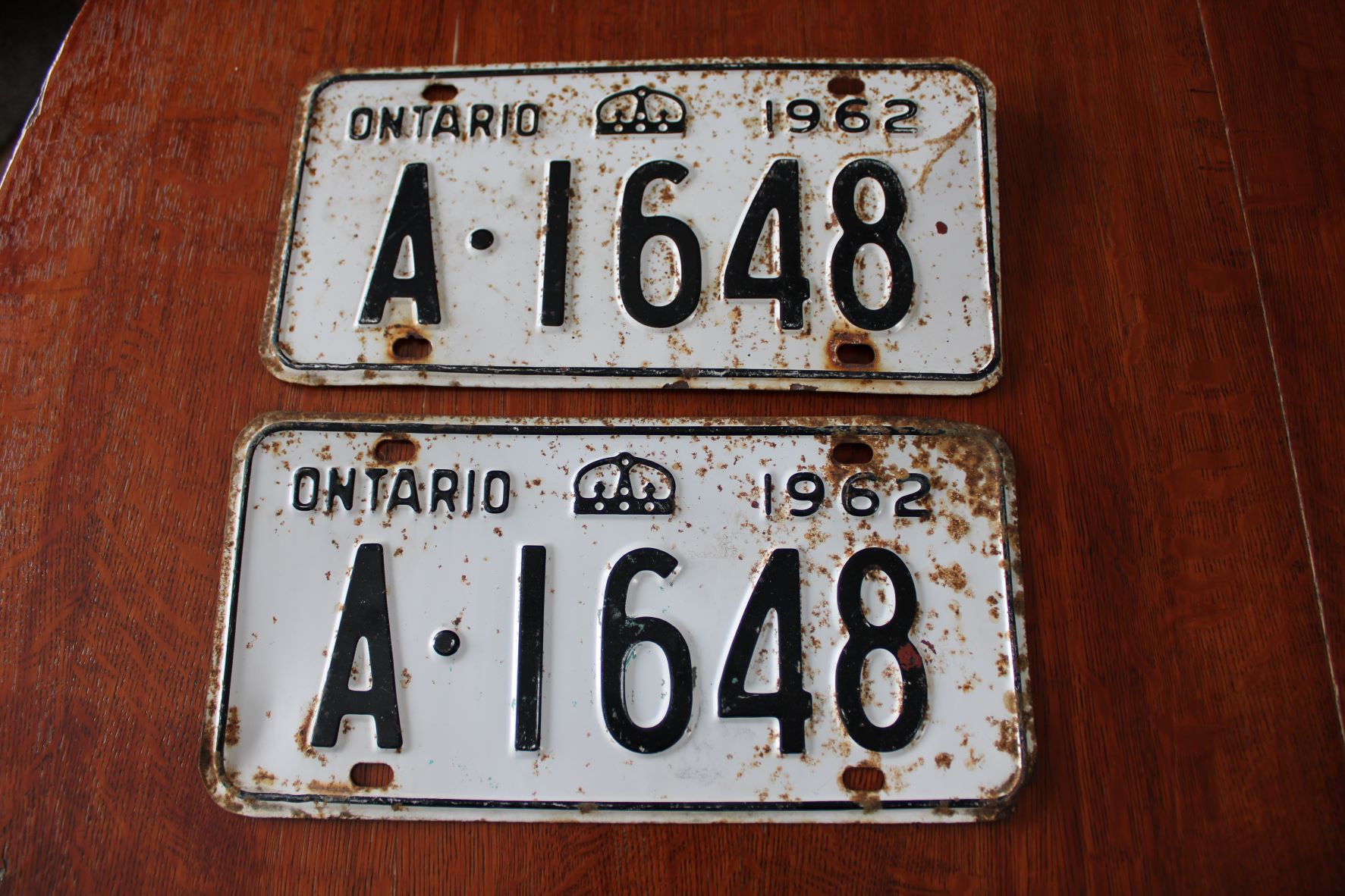 Vintage Pair of 1962 Ontario License Plates