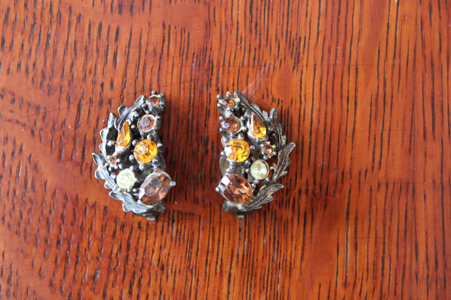 Vintage Pair Of Lisner Clip On Earrings