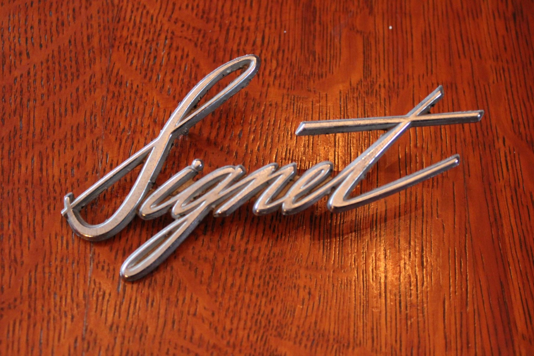 Vintage Car Emblem - Signet