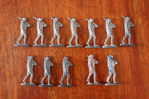Box Lot Of Old Tin Toy Soldiers - Flats?