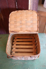 Load image into Gallery viewer, Old Woven Pie Basket
