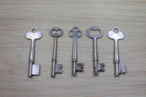 Lot of 5 Vintage Skeleton Keys