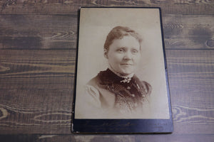Vintage Cabinet Card Photograph Of A Woman - London, Ont.