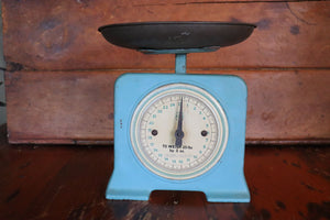 Vintage Kitchen Weigh Scale