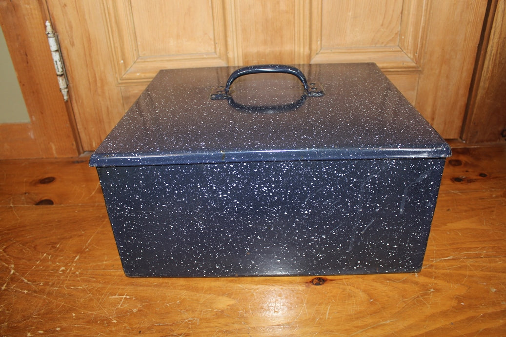 Vintage Large Graniteware/Enamelware Box With Lid