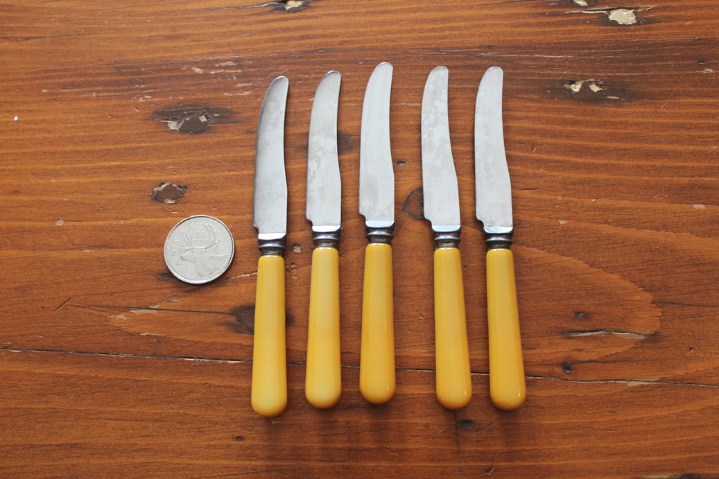 Vintage Set of 5 Tiny Bakelite/Celluloid Handled Knives